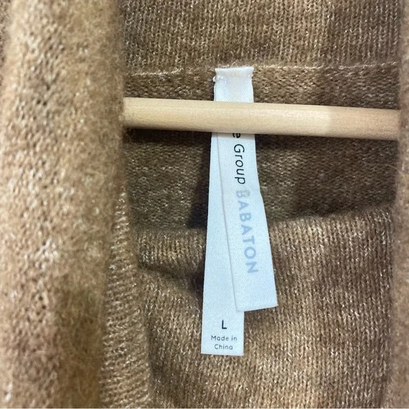 Group by Babaton Adichie Turtleneck Sweater Size Large Oversized Tan - Picture 11 of 13